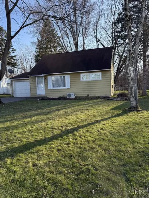 106 Savaria Dr, Geddes, NY 13209