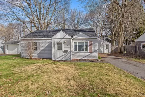 35 Waterbury Dr, Syracuse, NY 13212