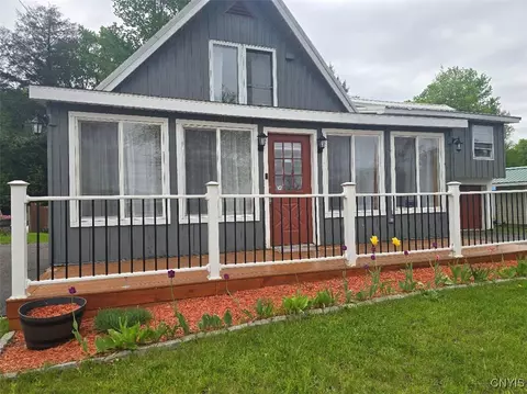 1378 County Route 17, Bernhards Bay, NY 13028