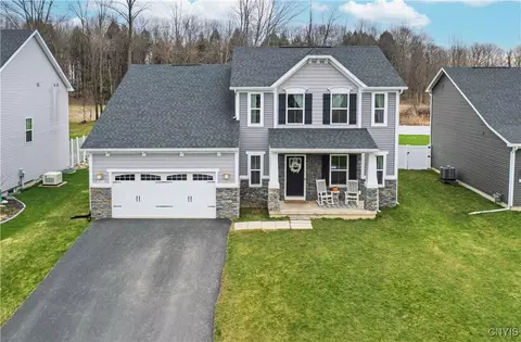 8552 Mcnamara Dr, Clay, NY 13041