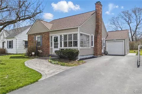 209 Oaklawn Dr, Irondequoit, NY 14617