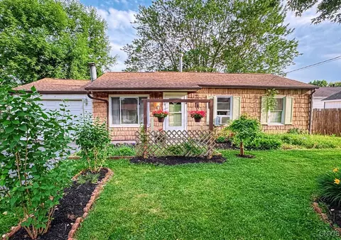 319 Snowdale Dr, Van Buren, NY 13209