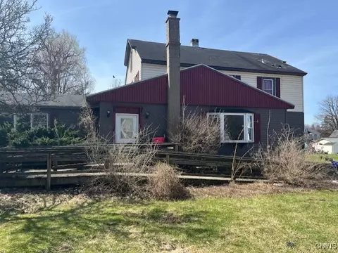8-10 Parkside Ct, Whitestown, NY 13417