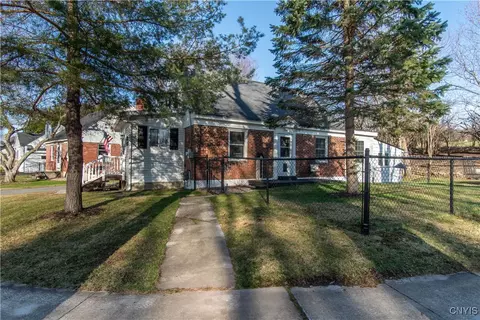 321 Iroquois Ave W, Watertown, NY 13601