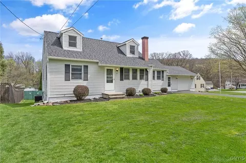 111 Fernpark Dr, Camillus, NY 13031