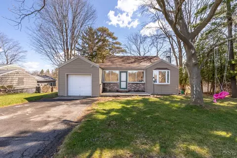 4568 Cleveland Rd, Onondaga, NY 13215