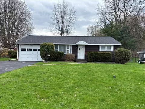 113 Charles Dr, Camillus, NY 13031