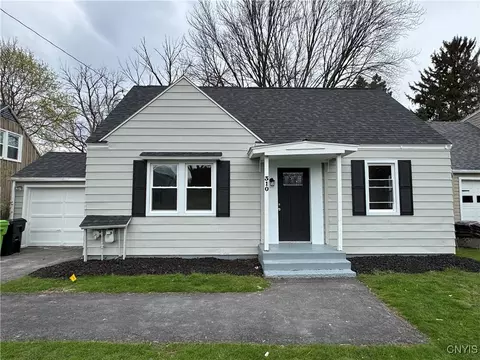 310 W Molloy Rd, Salina, NY 13211