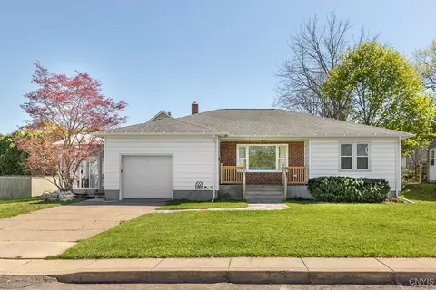 207 Trump St, Geddes, NY 13209