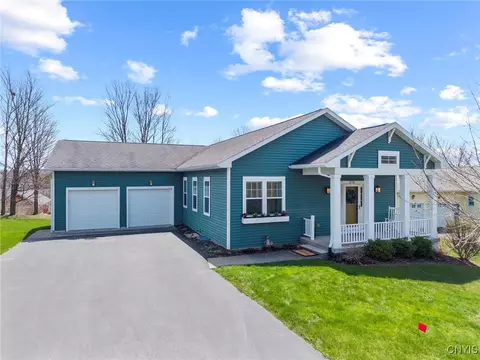 218 Linenhall St, Camillus, NY 13031