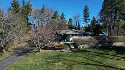 4 Southgate Rd, Fayetteville, NY 13066