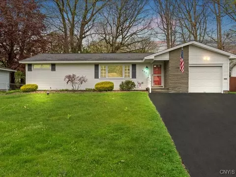 205 Park Ln, North Syracuse, NY 13212