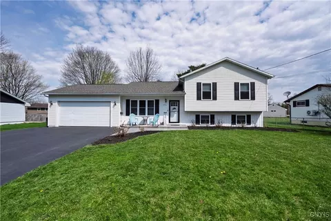 7715 Admiral Dr, Liverpool, NY 13090