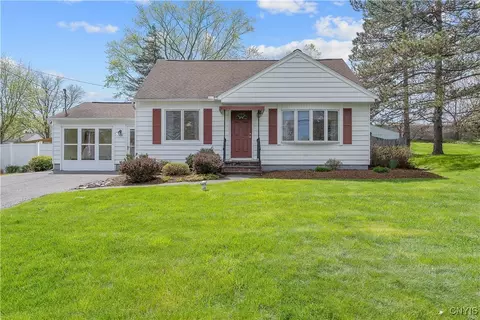 108 Stonehedge Rd, Camillus, NY 13031