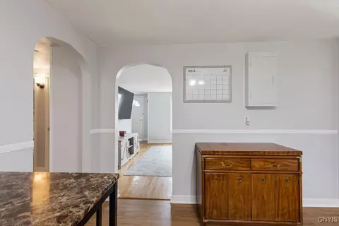 Entry Way - 922 Kinne St, East Syracuse, NY 13057 photo 2 of 7