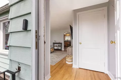 Entry Way - 922 Kinne St, East Syracuse, NY 13057 photo 1 of 7