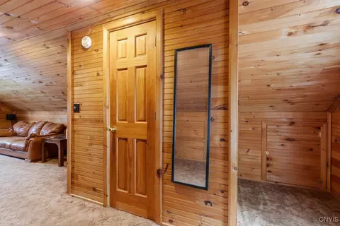 Entry Way - 922 Kinne St, East Syracuse, NY 13057 photo 5 of 7