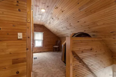 Entry Way - 922 Kinne St, East Syracuse, NY 13057 photo 4 of 7