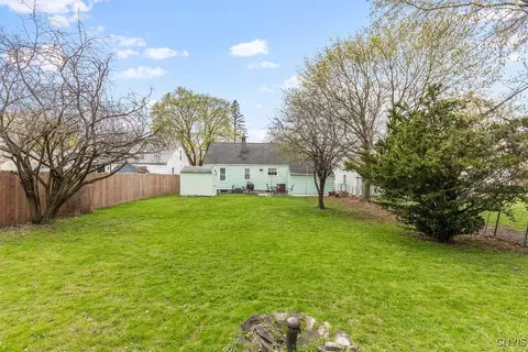 Exterior - 922 Kinne St, East Syracuse, NY 13057 photo 7 of 8