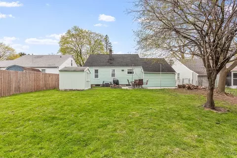 Exterior - 922 Kinne St, East Syracuse, NY 13057 photo 8 of 8