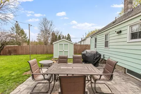 Exterior - 922 Kinne St, East Syracuse, NY 13057 photo 2 of 8