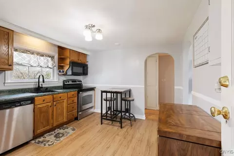 Kitchen - 922 Kinne St, East Syracuse, NY 13057 photo 2 of 3