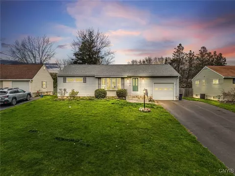 216 Rita Dr, Syracuse, NY 13212