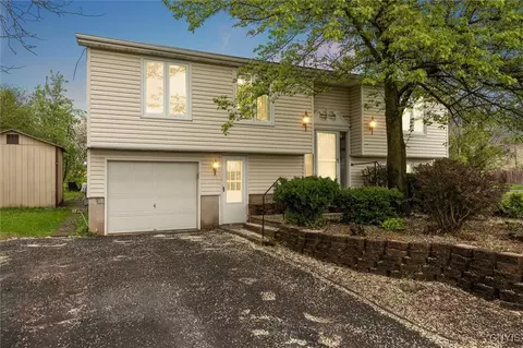 7700 Fitzpatrick Dr, Liverpool, NY 13088