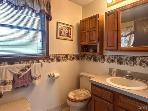 Bath - 240 Seneca St, Sullivan, NY 13037 photo 4 of 5