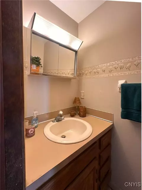 Bath - 240 Seneca St, Sullivan, NY 13037 photo 2 of 5