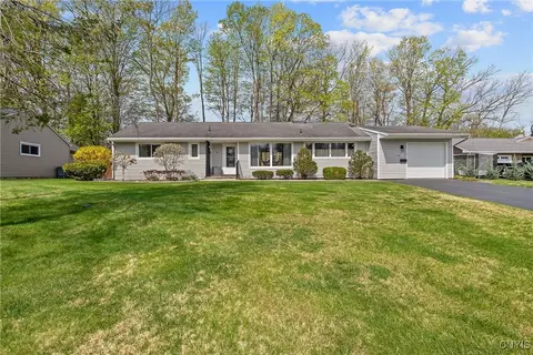 16 Memory Ln, Syracuse, NY 13212