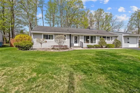 16 Memory Ln, Syracuse, NY 13212 photo 2