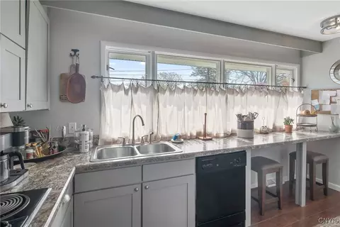 16 Memory Ln, Syracuse, NY 13212 photo 14