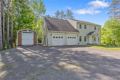 9200 Sixty Rd, Phoenix, NY 13135
