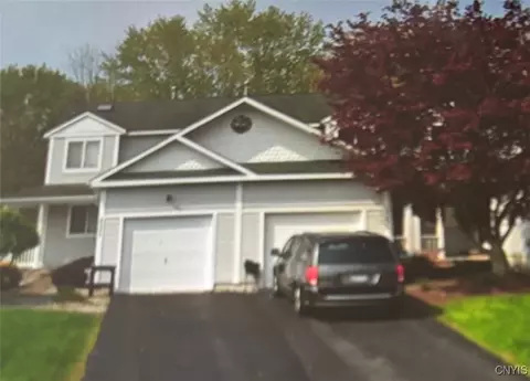 8251 Boatwatch Dr, Baldwinsville, NY 13027