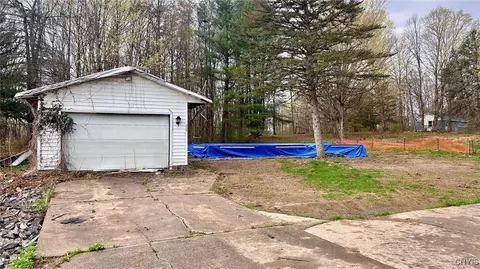 377 Kingdom Rd, Volney, NY 13126