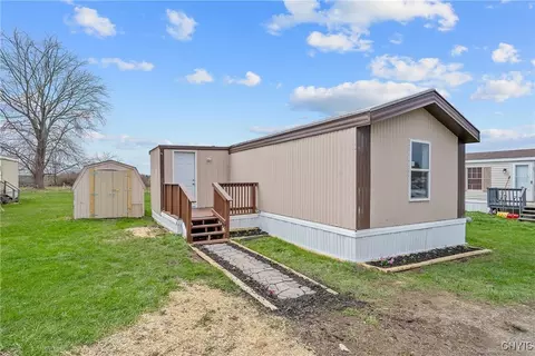 956 Middle Rd #9W, Scriba, NY 13126