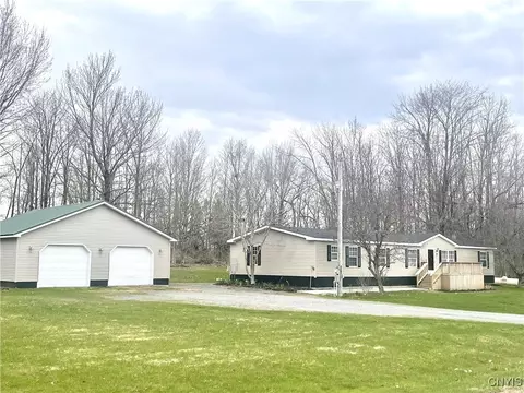 23 Carr Dr, Sandy Creek, NY 13145