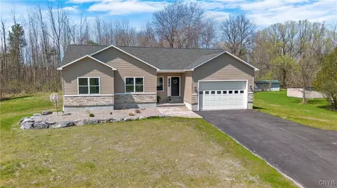 7717 Roberts St, Lenox, NY 13032