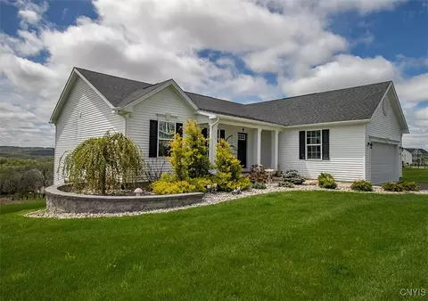 5537 Rolling Meadows Way, Camillus, NY 13031