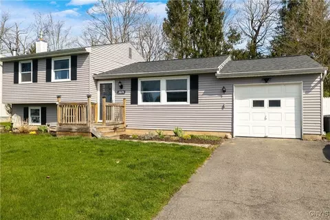 3674 Buttercup Ln, Baldwinsville, NY 13027