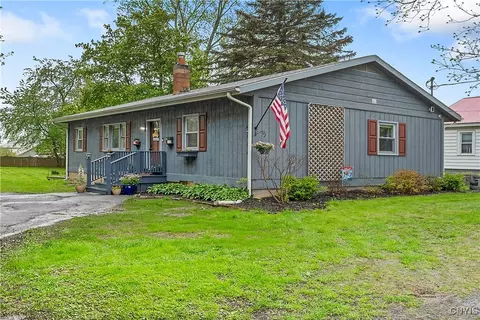 1305 Cold Springs Rd, Salina, NY 13090