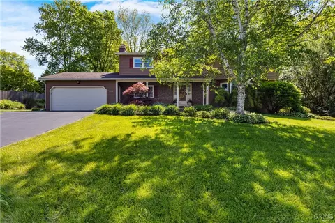 8178 Old Sunridge Dr, Manlius, NY 13104