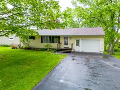 203 Parsons Rd, Camillus, NY 13031