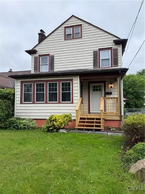 321 Wilmore Pl, Salina, NY 13208