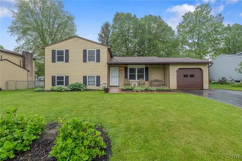 8339 Zenith Dr, Baldwinsville, NY 13027