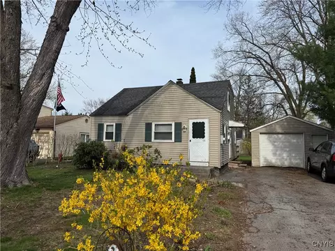 125 Maple Manor Dr, Syracuse, NY 13212