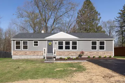 9444 Wickham Dr, Brewerton, NY 13029