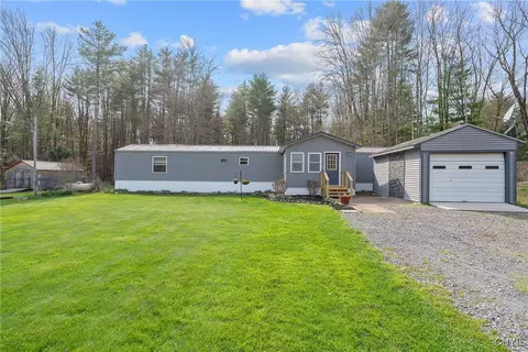 143 Nicholsville Rd, Bernhards Bay, NY 13028