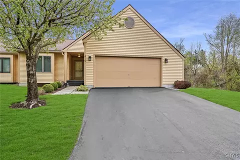 415 White Heron Cir, Fayetteville, NY 13066